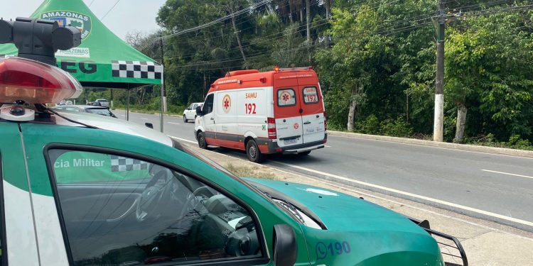 PMs salvam homem com princípio de infarto enquanto dirigia na Zona Oeste de Manaus