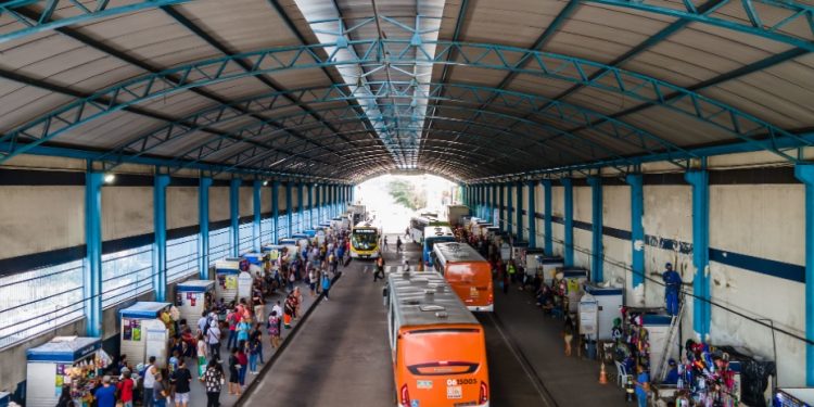 Zonas Leste e Norte de Manaus ganham nova linha de ônibus até a Ponta Negra