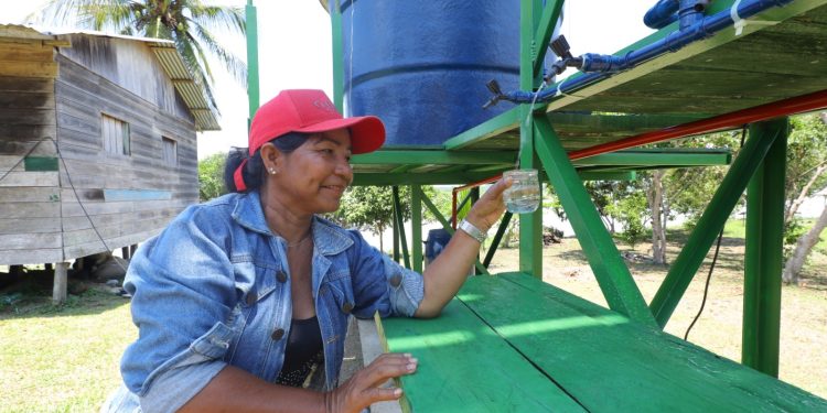 Purificadores de água chegam em comunidades atingidas pela estiagem no Amazonas