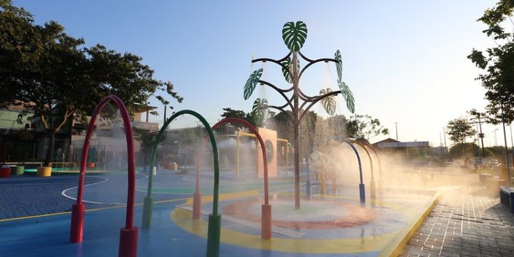 David Almeida entrega a primeira praça molhada de Manaus na zona Sul