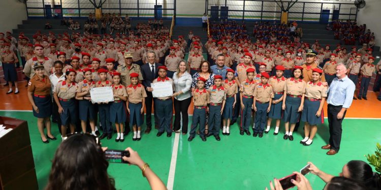 Escola pública de Manaus é a única do Brasil a ganhar selo de qualidade do Ministério Francês
