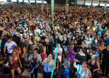 Prefeitura homenageia professores e servidores públicos municipais com evento no Sambódromo