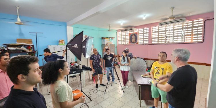 Prefeitura realiza oficina gratuita de cinema digital em Manaus