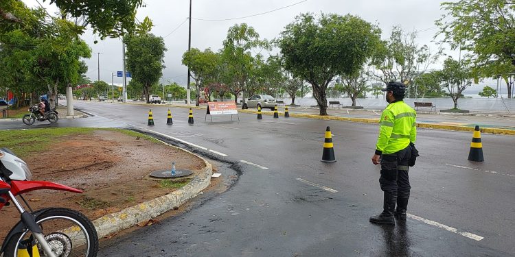 Trânsito na Estrada da Ponta Negra será alterado para 2ª Parada Natalina na Ponta Negra