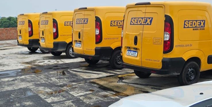 Veículos furtados dos Correios são recuperados dentro de estacionamento de shopping