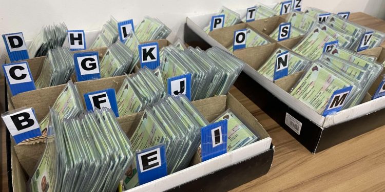 Pais esquecem 6 mil Carteiras de Identidade nos PACs de Manaus