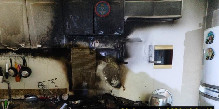 Curto-circuito na cozinha incendeia casa em Manaus