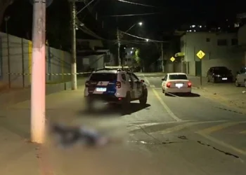 Assaltante mata homem a tiros porque vítima estava de fone de ouvido e não ouviu ameaças