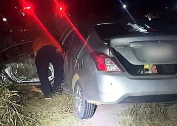 Mãe e filho de Manaus colidem com carro em estrada em Boa Vista e morrem