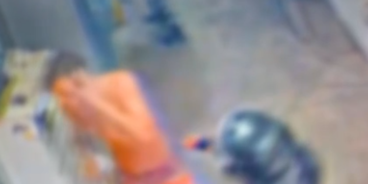 Vídeo: Sucateiro leva tapa e puxão no cabelo durante operação da Rocam e MPAM investiga agressão