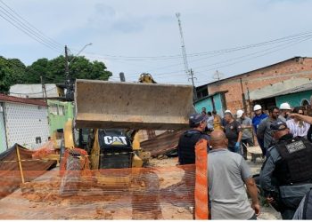 Retroescavadeira mata trabalhador com a cabeça esmagada em Manaus