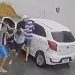 Vídeo: ladrões dão coronhada em motorista e roubam carro dele em Manaus
