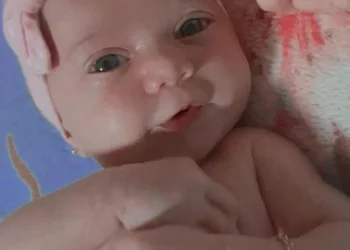 Mãe e companheira são presas suspeitas de matar bebê de 6 meses por espancamento