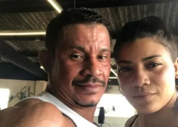 Vídeo: Depois de saírem de academia, casal é executado com vários tiros em posto de combustível