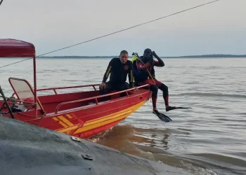 Corpo de cozinheira vítima de naufrágio é encontrado no Rio Solimões