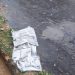 Nem a chuva impede e homem é morto com vários tiros ao sair de casa no Cidade de Deus