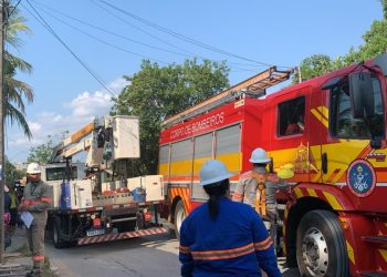 Homem vai fazer serviço em poste de energia e acaba morto eletrocutado em Manaus