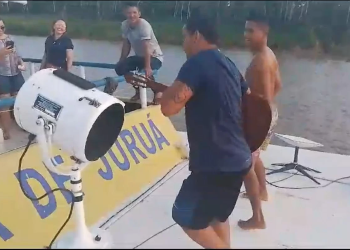 Vídeo: UBS Fluvial é usada para ‘resenha’ com música e bebidas no meio do rio