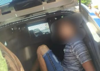 Filho invade Tribunal durante julgamento e atira no réu acusado de matar o pai dele