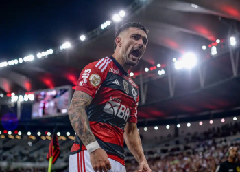 Flamengo vence Bragantino e entra na briga pelo título do Brasileiro