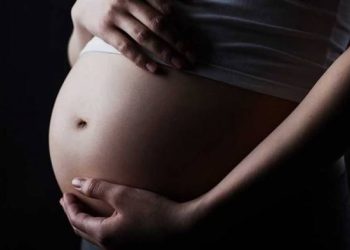 Em Manaus, homem é preso após sentar o cacete na mãe e irmã grávida