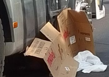 Ciclista é esmagado por carreta e morre embaixo das rodas na estrada