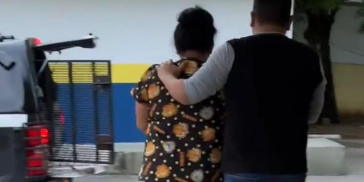Filha abandona o pai na rua em Manaus e diz que prefere ser presa a cuidar dele