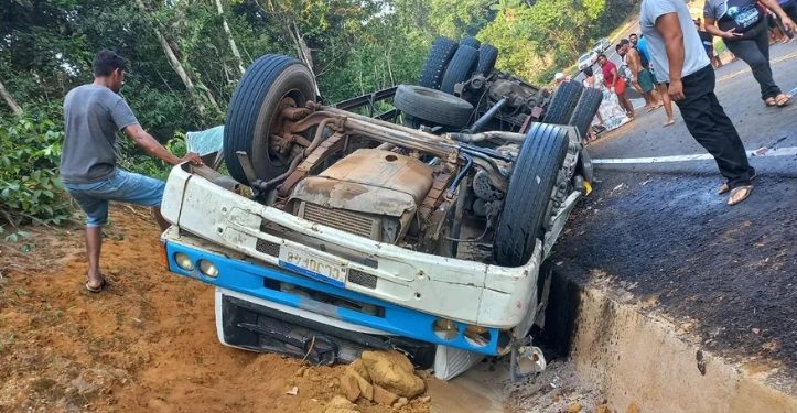 Grave acidente em Manacapuru deixa 13 homens feridos