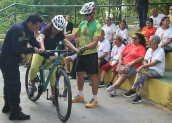 Projeto em Manaus ensina idosos a andar de bicicleta