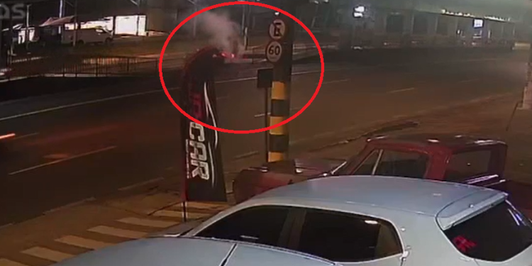 Vídeo: Motoqueiro morre após motorista tentar passar por canteiro central na Torquato Tapajós