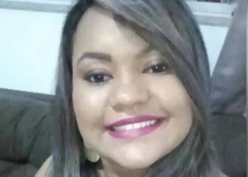 Mãe morre atropelada pelo próprio carro tentando salvar os filhos