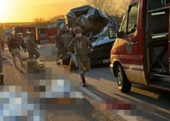 Voltando de velório, sete pessoas da mesma família morrem em acidente de trânsito na BR