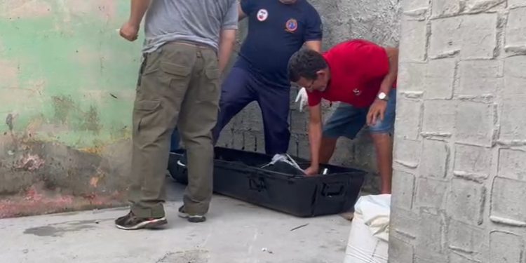 Vídeo: câmera registra momento em que mulher é morta dentro do quarto em Manaus