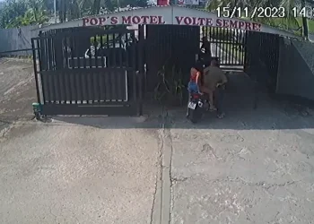 Depois de ‘dar uma’, homem é baleado na saída de motel com novinha na garupa; vídeo