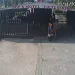 Depois de ‘dar uma’, homem é baleado na saída de motel com novinha na garupa; vídeo