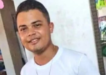 Vídeo: jovem é encontrado degolado no meio do lixo