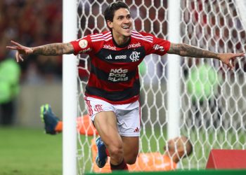 Flamengo vence Palmeiras com autoridade e acirra disputa pelo título do Brasileirão