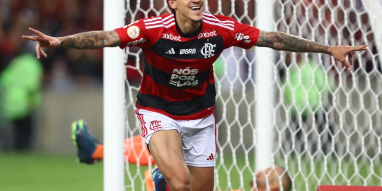 Flamengo vence Palmeiras com autoridade e acirra disputa pelo título do Brasileirão