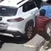 Vídeo: bandidos roubam carro de PM e ameaçam matar filho de 13 anos do policial