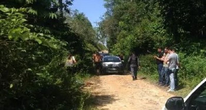 Caseiro é morto a terçadadas e quase tem o pescoço degolado por bandidos em Iranduba; cena forte