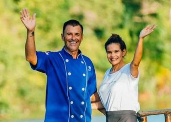 Marido é morto na cozinha e esposa do lado de fora de restaurante chique