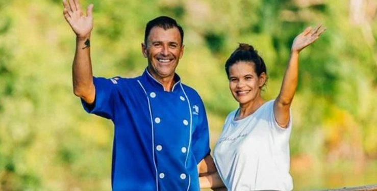 Marido é morto na cozinha e esposa do lado de fora de restaurante chique