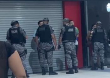 Líder de facção e ‘soldados’ são presos com pistolas em cervejada no shopping Via Norte; vídeo
