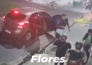 Câmeras flagram arrastão contra mulherada em frente de casa no bairro Flores; veja
