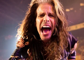 Vocalista do Aerosmith é processado por agressão sexual a menor de idade