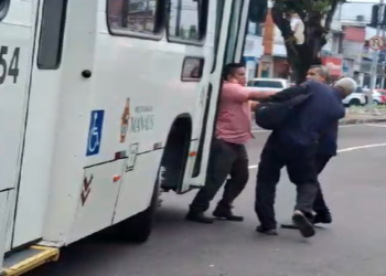 Vídeo: Motorista mete o socão em idoso em confusão na Cachoeirinha
