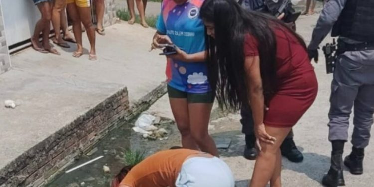 *Vídeo: jovem com R$ 2 mil no bolso é morto a tiros em Manaus