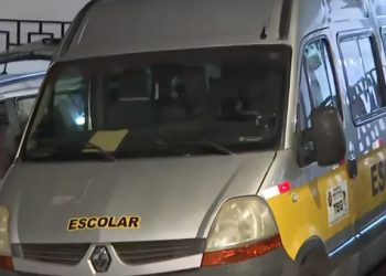 Menino de 2 anos é encontrado morto em van escolar após ser esquecido no veículo