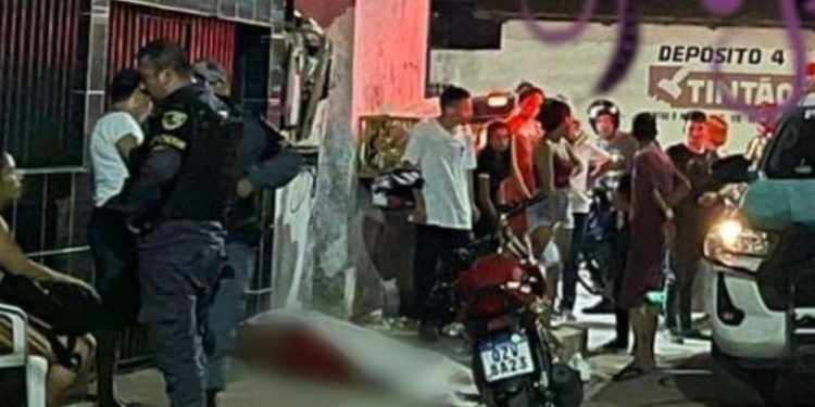 Homem que seria da Venezuela é assassinado com tiros na cabeça na Zona Leste de Manaus