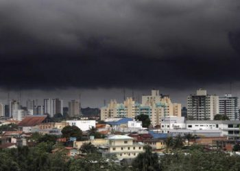 Forte chuva causa transtornos em Manaus